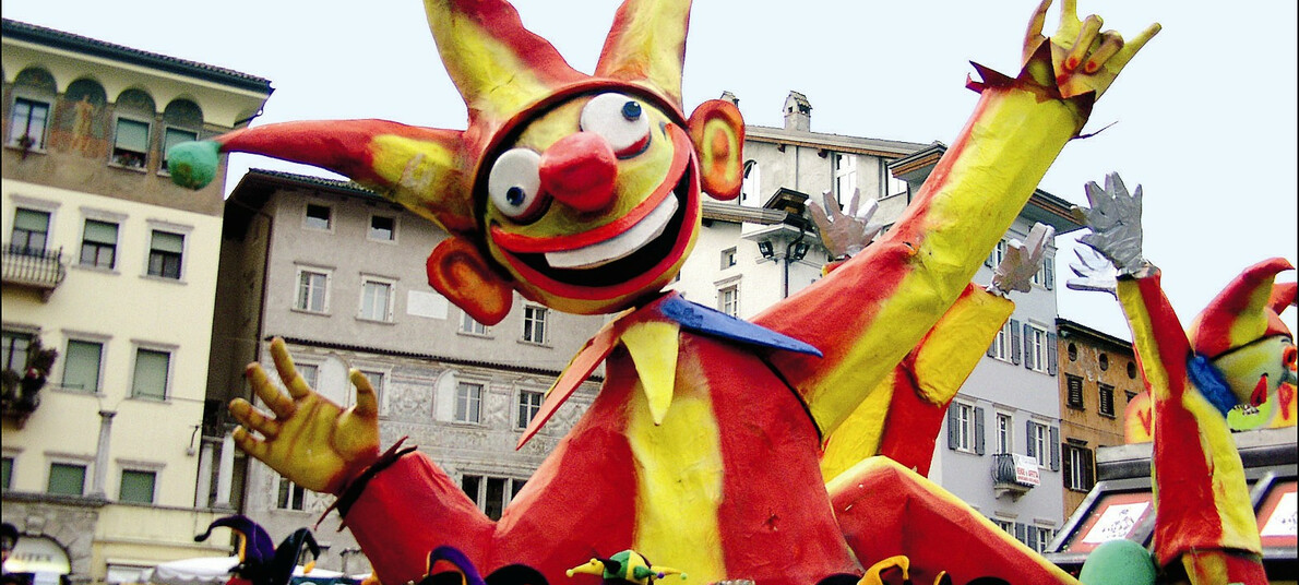 Bunte Umzüge - Fasching in den Bergen im Trentino 
