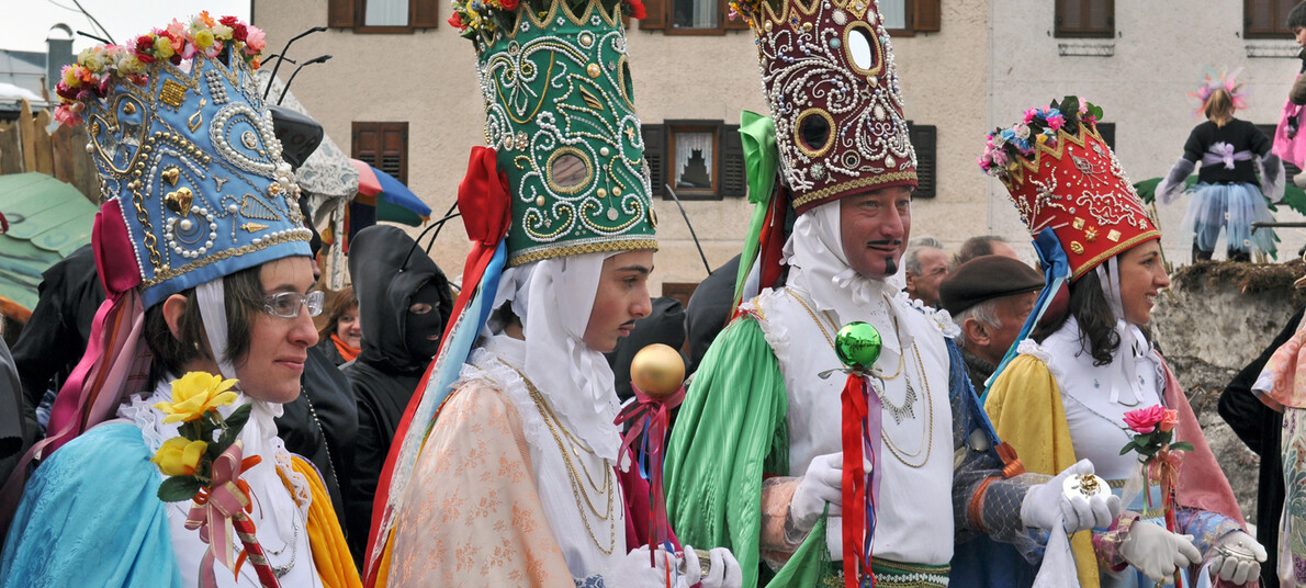 Bunte Umzüge - Fasching in den Bergen im Trentino 
