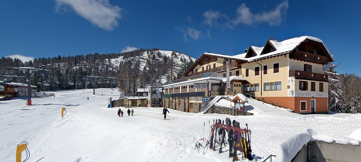 Met het hele gezin uit eten….direct aan de piste!