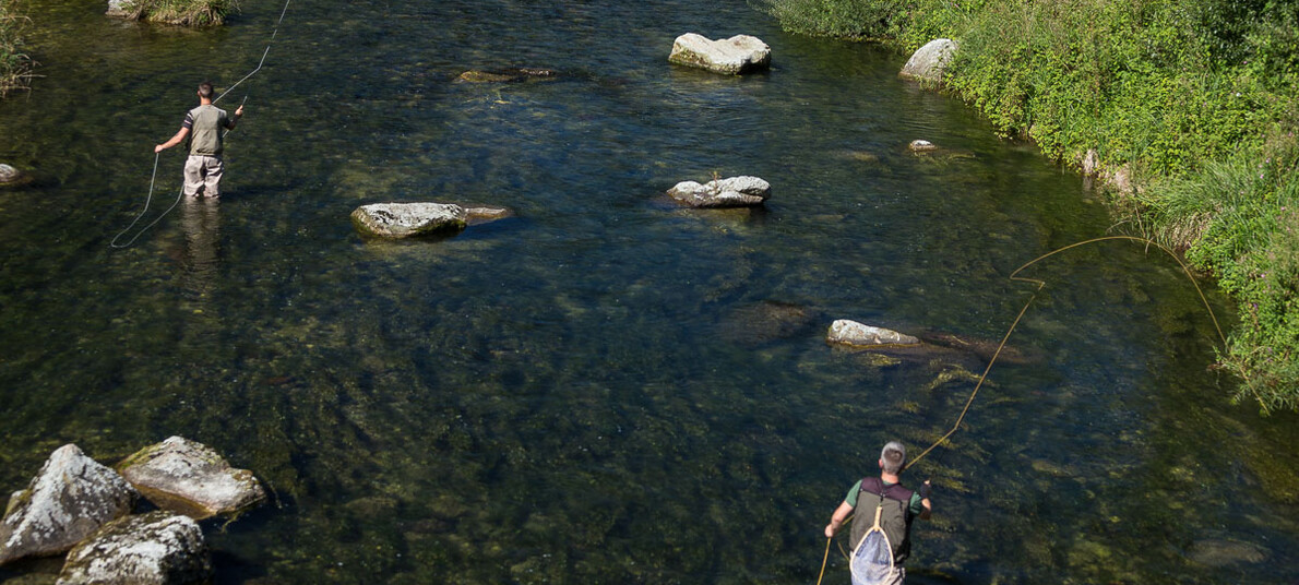 Het visseizoen gaat door in de herfst