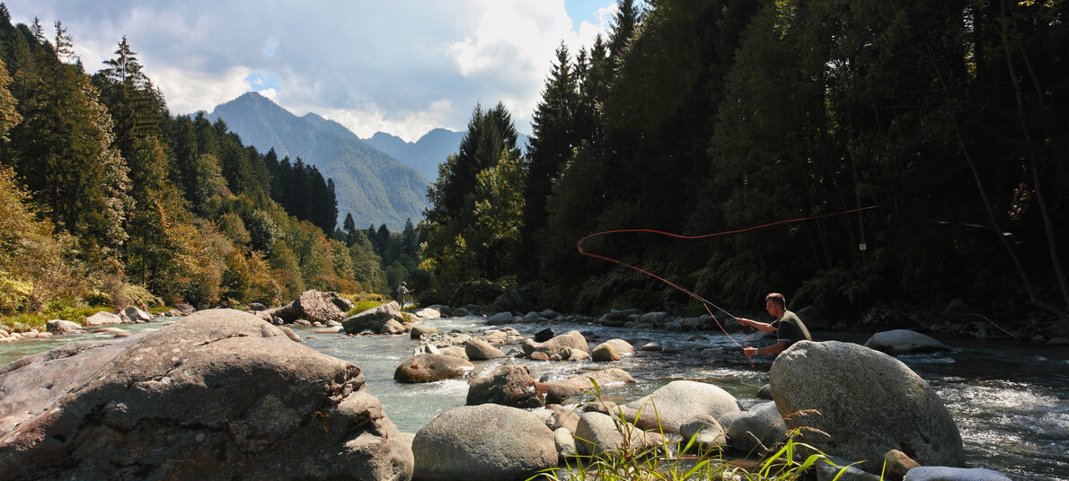 Het visseizoen gaat door in de herfst