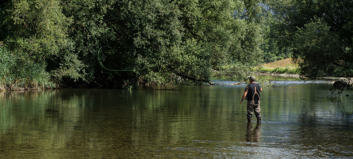 Het visseizoen gaat door in de herfst