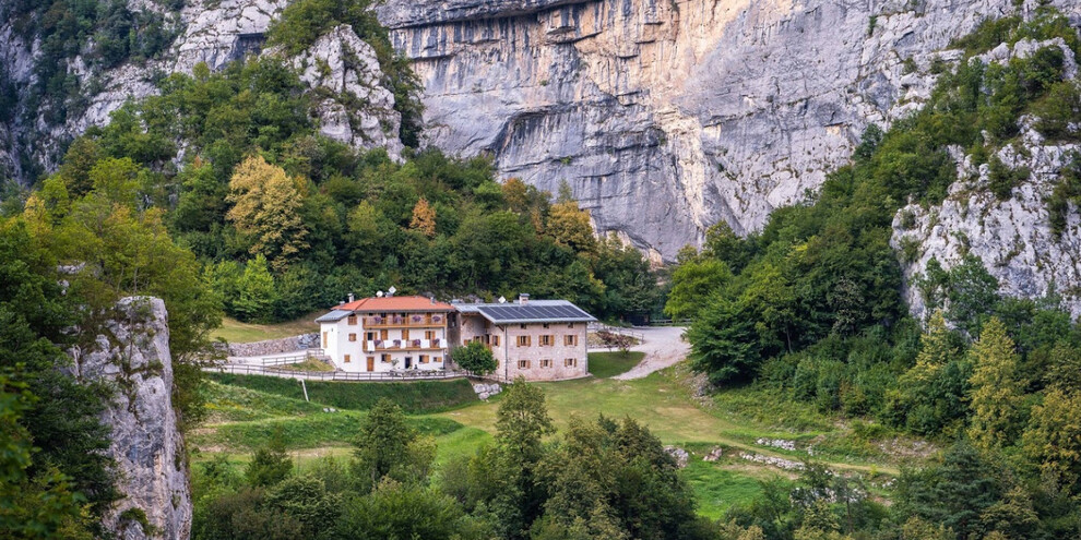 Trekking połączony z degustacją wiodący wzdłuż rzeki Sarca