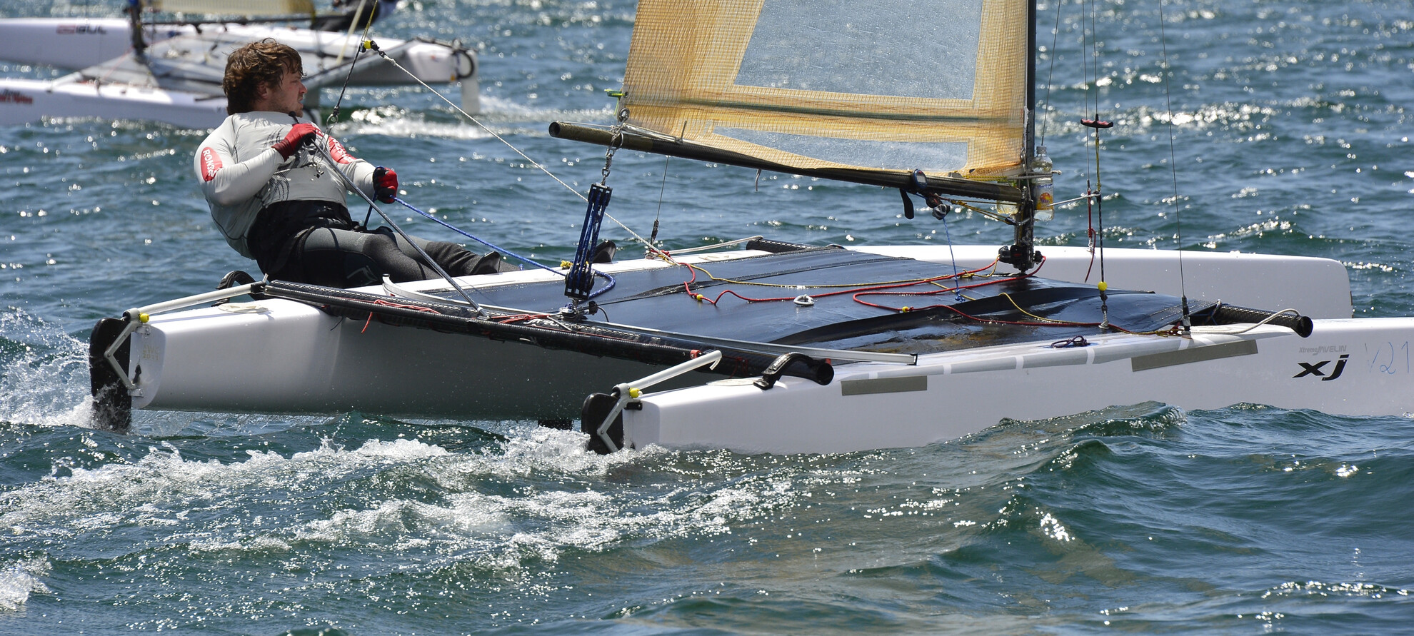 Mit geblähten Segel über die Trentiner Seen