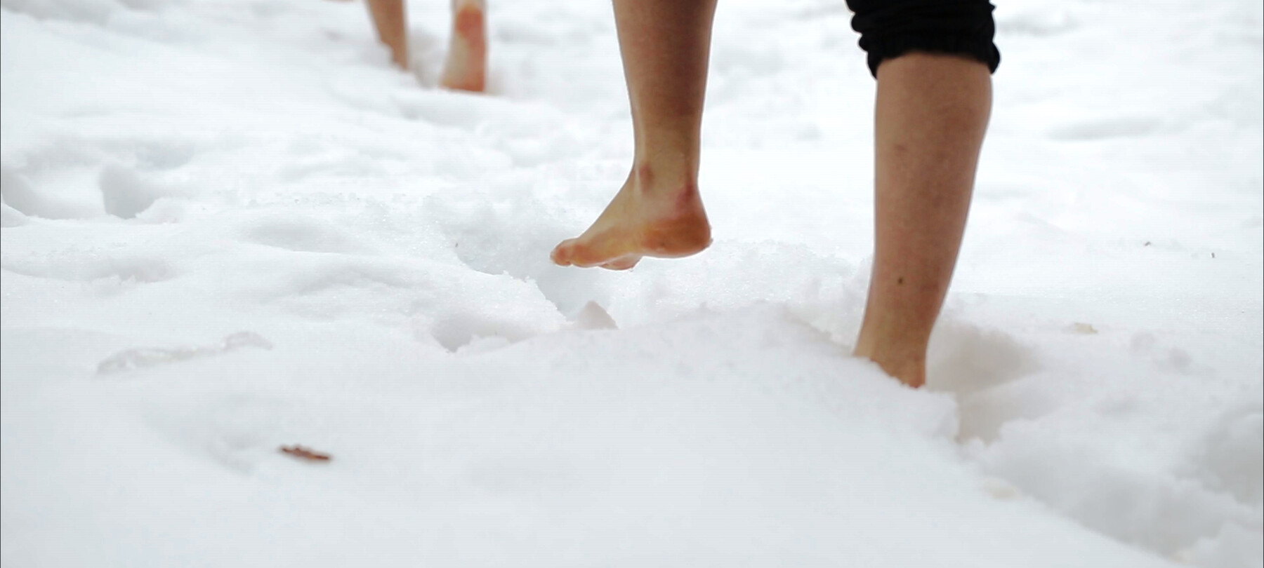 Barfuß im Schnee