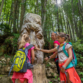 Sentiero Cimbro dell'Immaginario - Nå in tritt von Sambinélo | © Azienda per il Turismo Alpe Cimbra