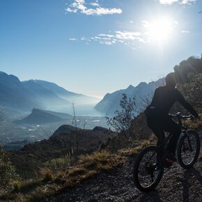 La salita sul Doss del Clef | © Garda Trentino 