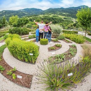 Passeggiata a Brentonico con il passeggino | © APT Rovereto Vallagarina Monte Baldo