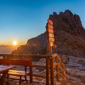 Alba al rifugio Pedrotti | © APT Dolomiti di Brenta e Paganella