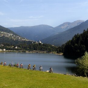 Ciclabile dei laghi: Lago di Serraia, delle Piazze e delle Buse | © Azienda per il Turismo Altopiano di Piné e Valle di Cembra