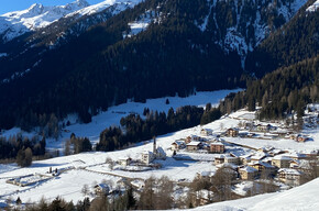 Spaziergang im Flachen im Schnee am Lez di Rumo Val di Non Trentino | © APT Val di Non 