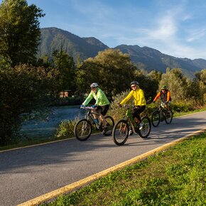 Costeggiando il fiume Chiese | © Madonna di Campiglio Azienda per il Turismo 
