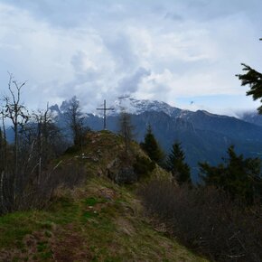 La cima del Monte Bedolè con la croce di vetta | © APT San Martino di Castrozza, Primiero e Vanoi