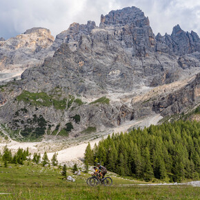 Gravel bike in Val Venegia | © APT Fiemme Cembra