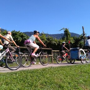 Divertimento per le famiglie sulla ciclabile | © Garda Trentino