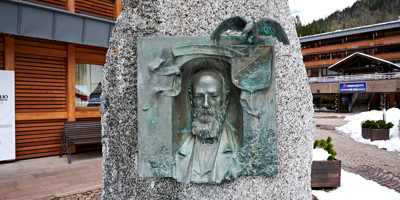 Monumento a G. B. Righi #2