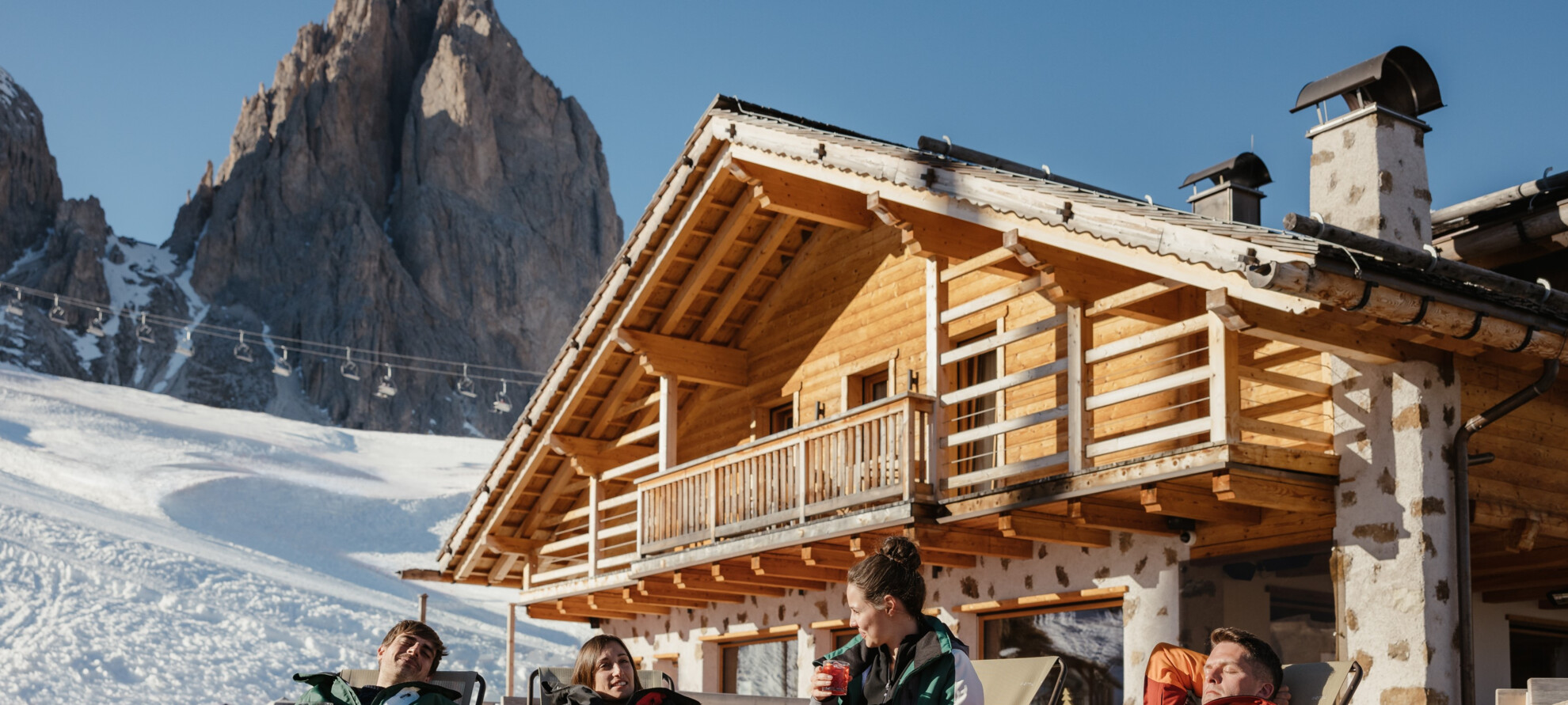 Val di Fassa - Passo Sella - Rifugio Salei - Relax sulle sdraio nella terrazza del rifugio | © Alex Moling