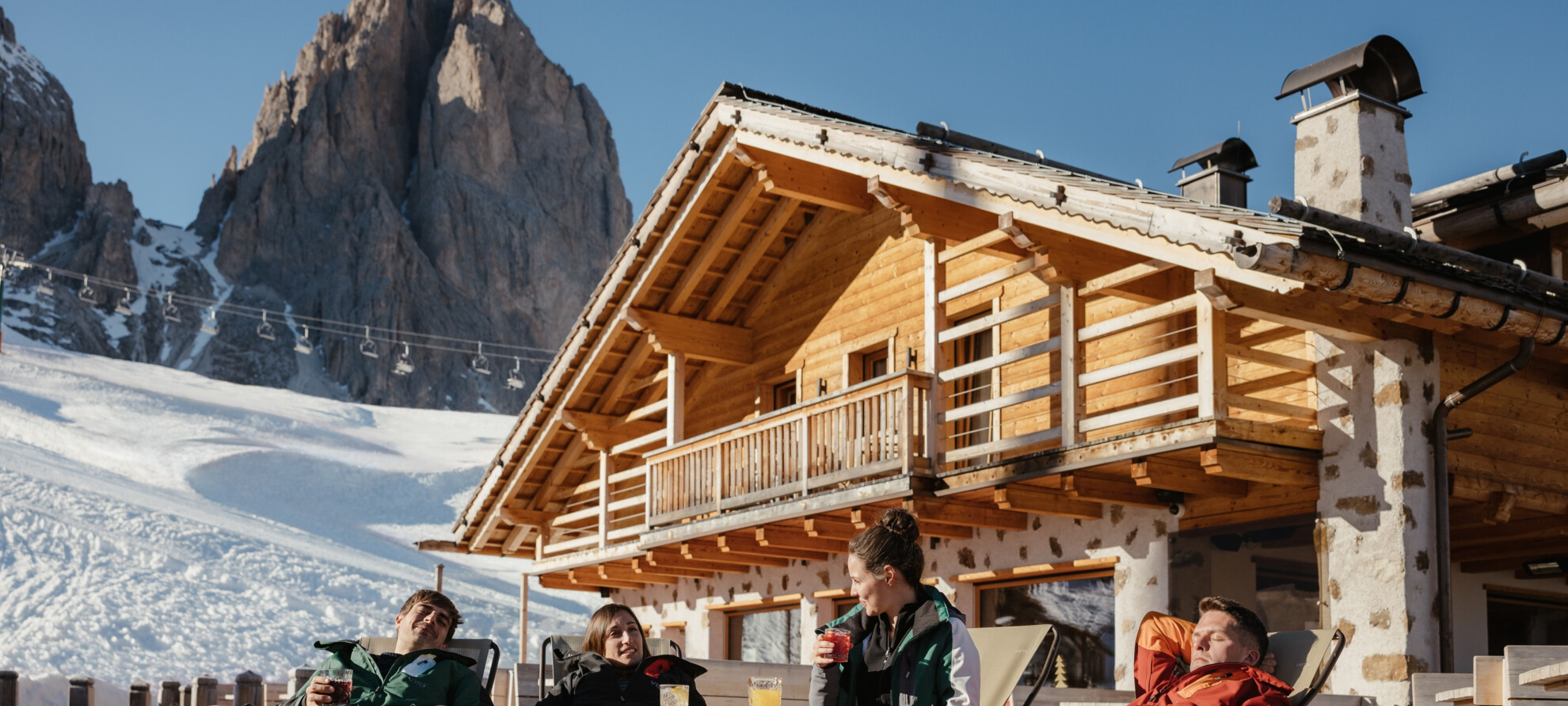 Val di Fassa - Passo Sella - Rifugio Salei - Relax sulle sdraio nella terrazza del rifugio | © Alex Moling