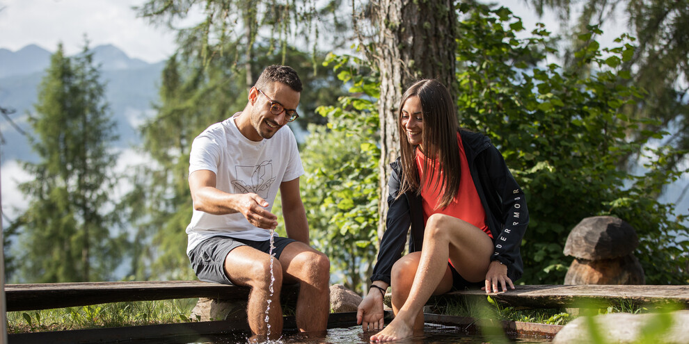 Boso, w orzeźwiającej wodzie