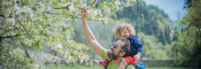 Garda Trentino - Tenno - Papà con bambino | © Alessandro Galvagni