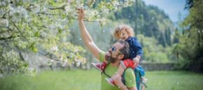 Garda Trentino - Tenno - Papà con bambino | © Alessandro Galvagni