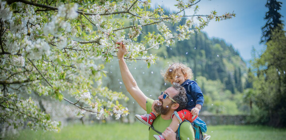 Garda Trentino - Tenno - Papà con bambino | © Alessandro Galvagni