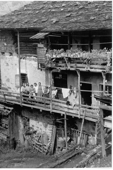 Famiglia Jòckln., Fierozzo/Vlarotz Auserpèrg, anni ’60, sec. XX, Archif BKI, foto Günther Thien | © Istituto Culturale Mocheno - Thien Günther 