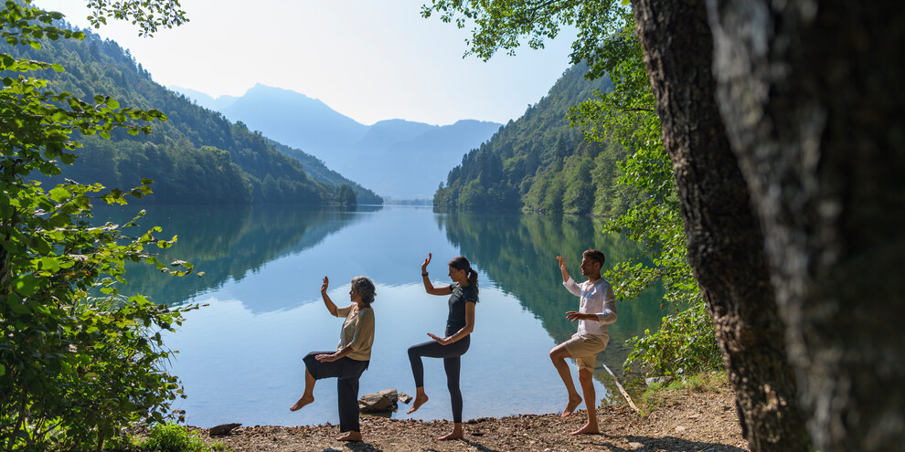 Lago di Levico - Yoga in riva al lago | © Ronny Kaiulehn