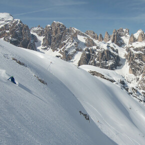 Crossing the Pale Plateau and descent towards Gares