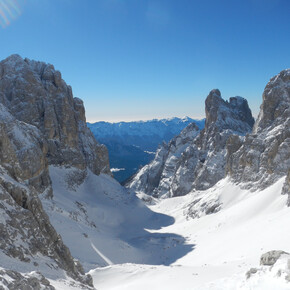 Pale plateau and descent down the Val di Roda