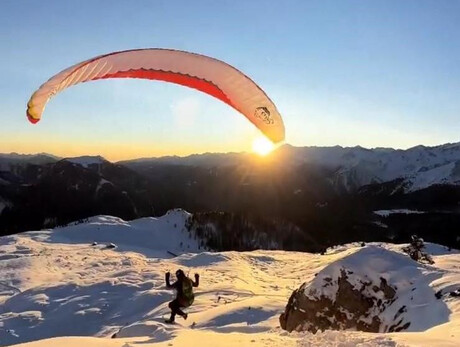 In volo al Tramonto dal Doss del Sabion