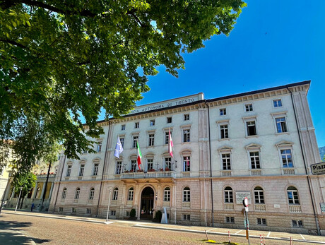 Die Provinz erzählt von sich: eine Reise durch die Geschichte, Gegenwart und Zukunft der Autonomie des Trentino