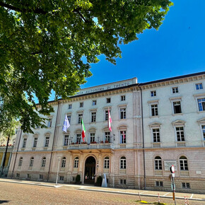 Die Provinz erzählt von sich: eine Reise durch die Geschichte, Gegenwart und Zukunft der Autonomie des Trentino