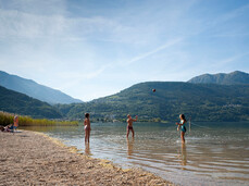 Alta Valsugana - Lago di Caldonazzo - Bambini giocano
