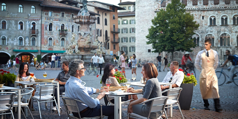 Valle dell'Adige - Trento - Piazza Duomo - Aperitivo in piazza
