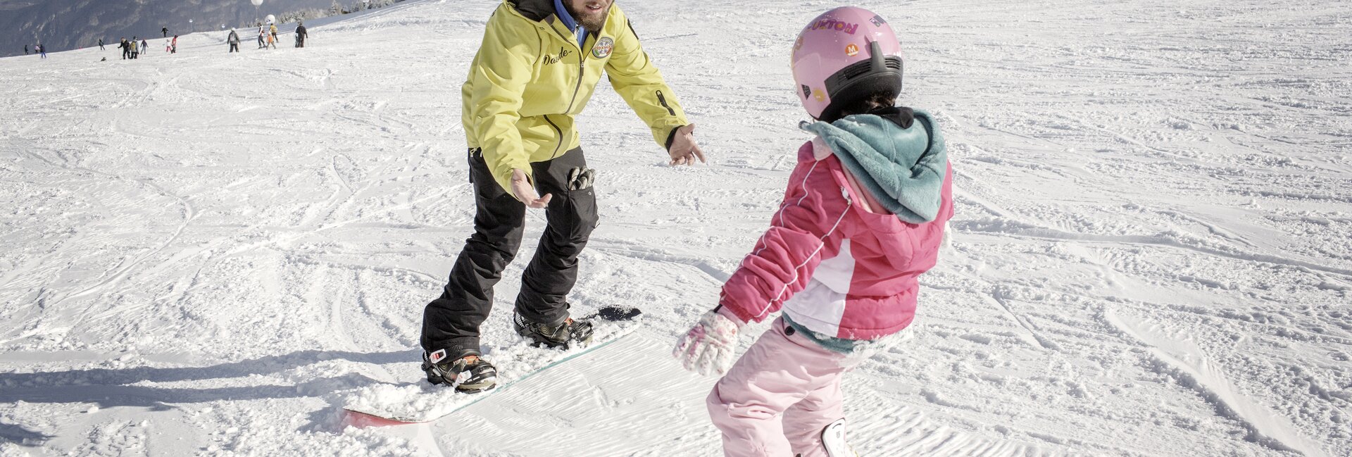 Trento - Monte Bondone - Maestro di snowboard con bambina
