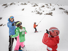 San Martino di Castrozza - Maestro di sci con bambini
