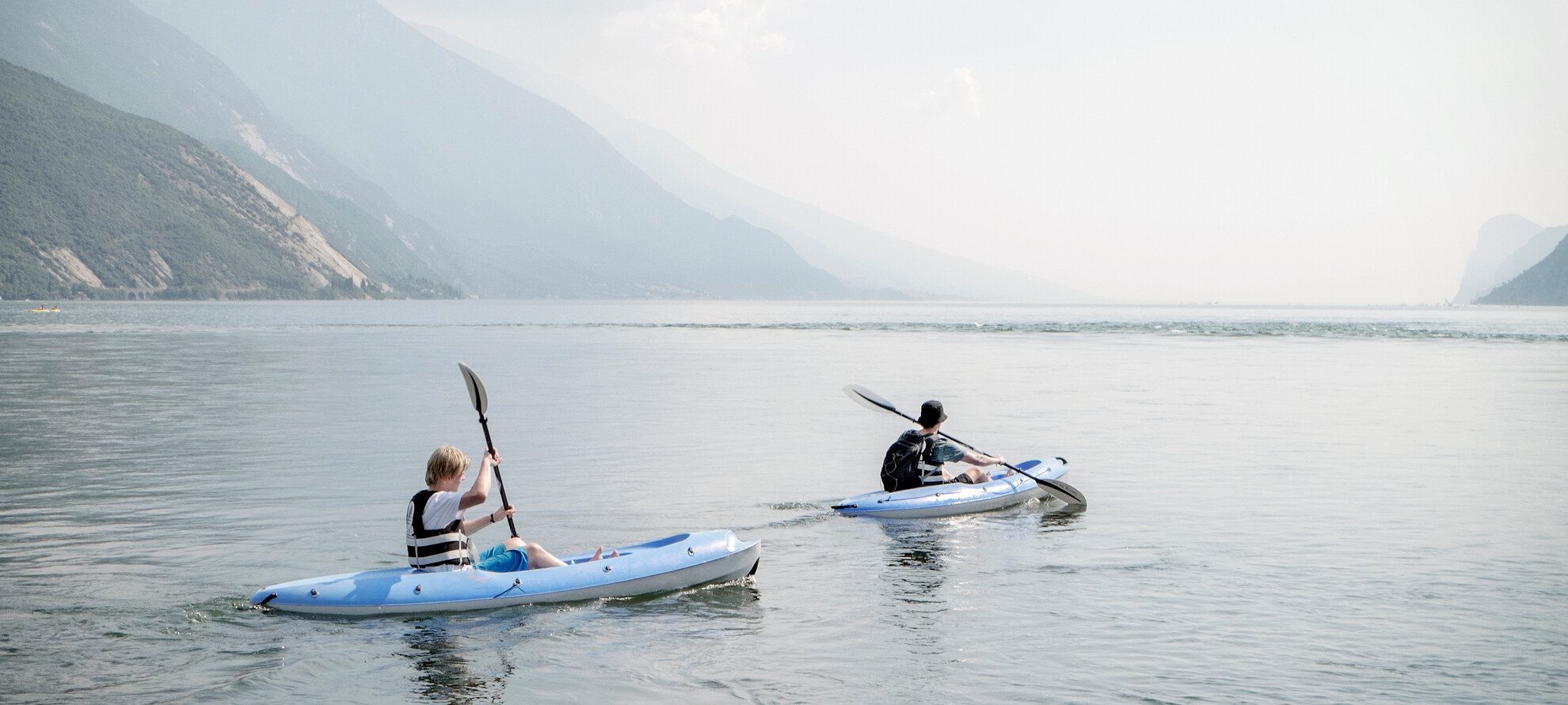 Garda Trentino - Lago di Garda - Coppia in Kayak
