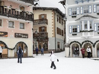Val di Fassa - Moena - Zakupy do sklepów z wyrobami rzemieślniczymi czy na stragany w centrum