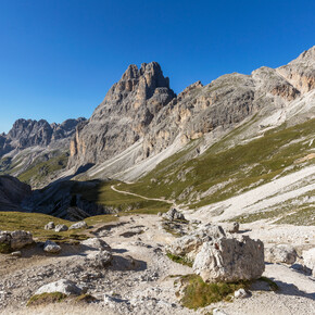Dolomites between science and nature