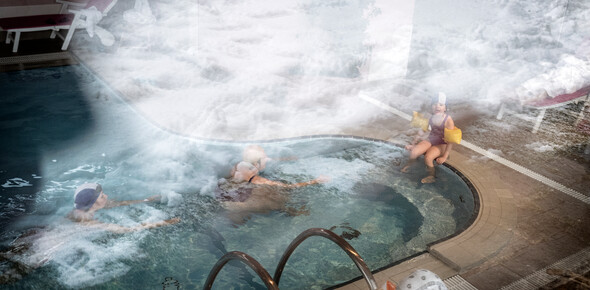 Val di Fassa - Famiglia nella piscina dell'albergo
