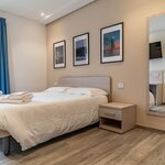  Foto von Familienzimmer, Dusche, WC, Balkon