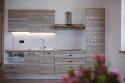 comoda cucina con microonde