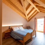  Foto von Familienzimmer