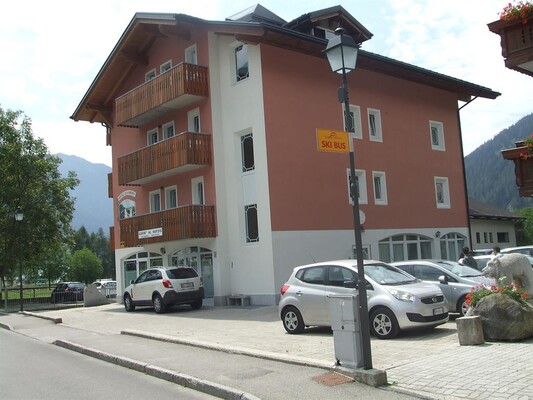Esterna
