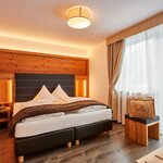  Foto von Familienzimmer