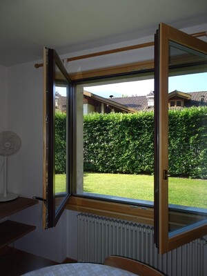 Vista sul giardino dal soggiorno