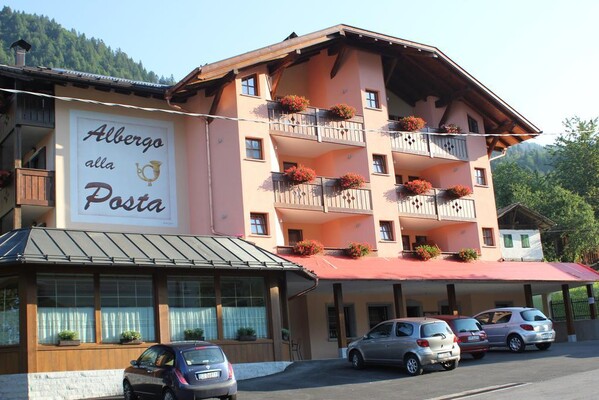 Alla Posta esterno con parcheggio