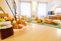 102 - Dettaglio tavolo cucina