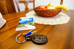 103 - Dettaglio tavolo cucina